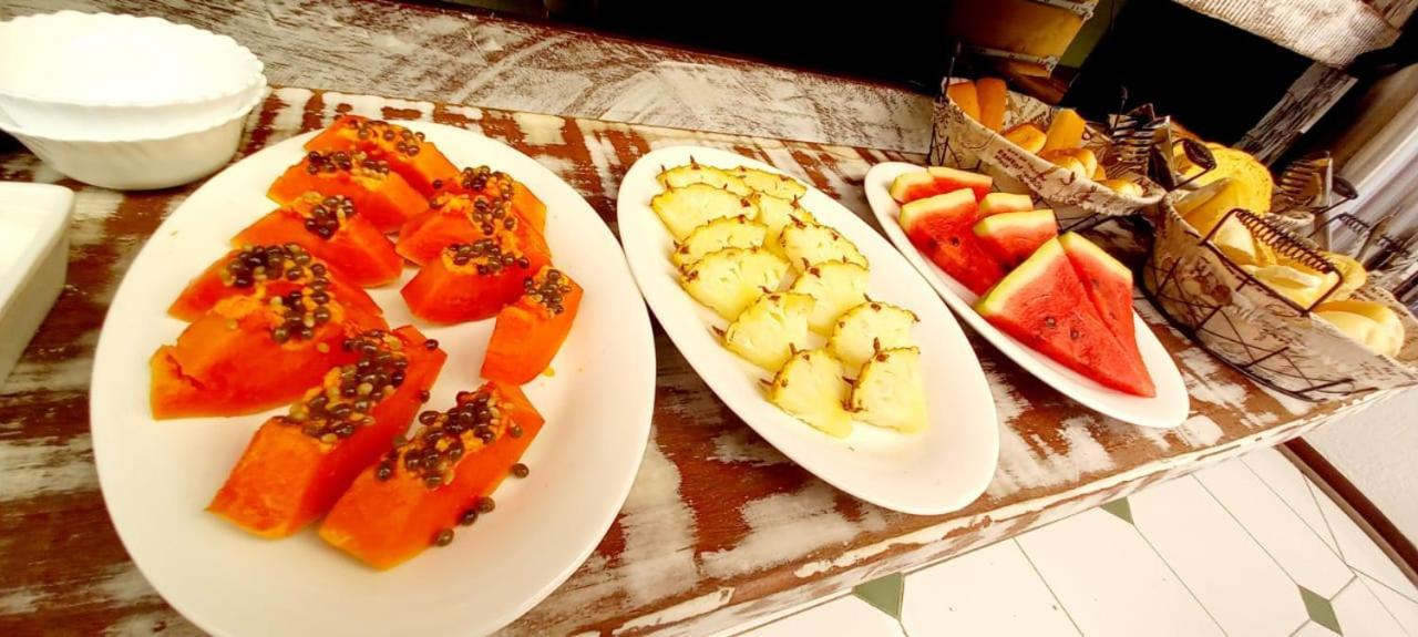 Bliss Hoteis Centro Armacao dos Buzios Luaran gambar Papaya, pineapple and watermelon