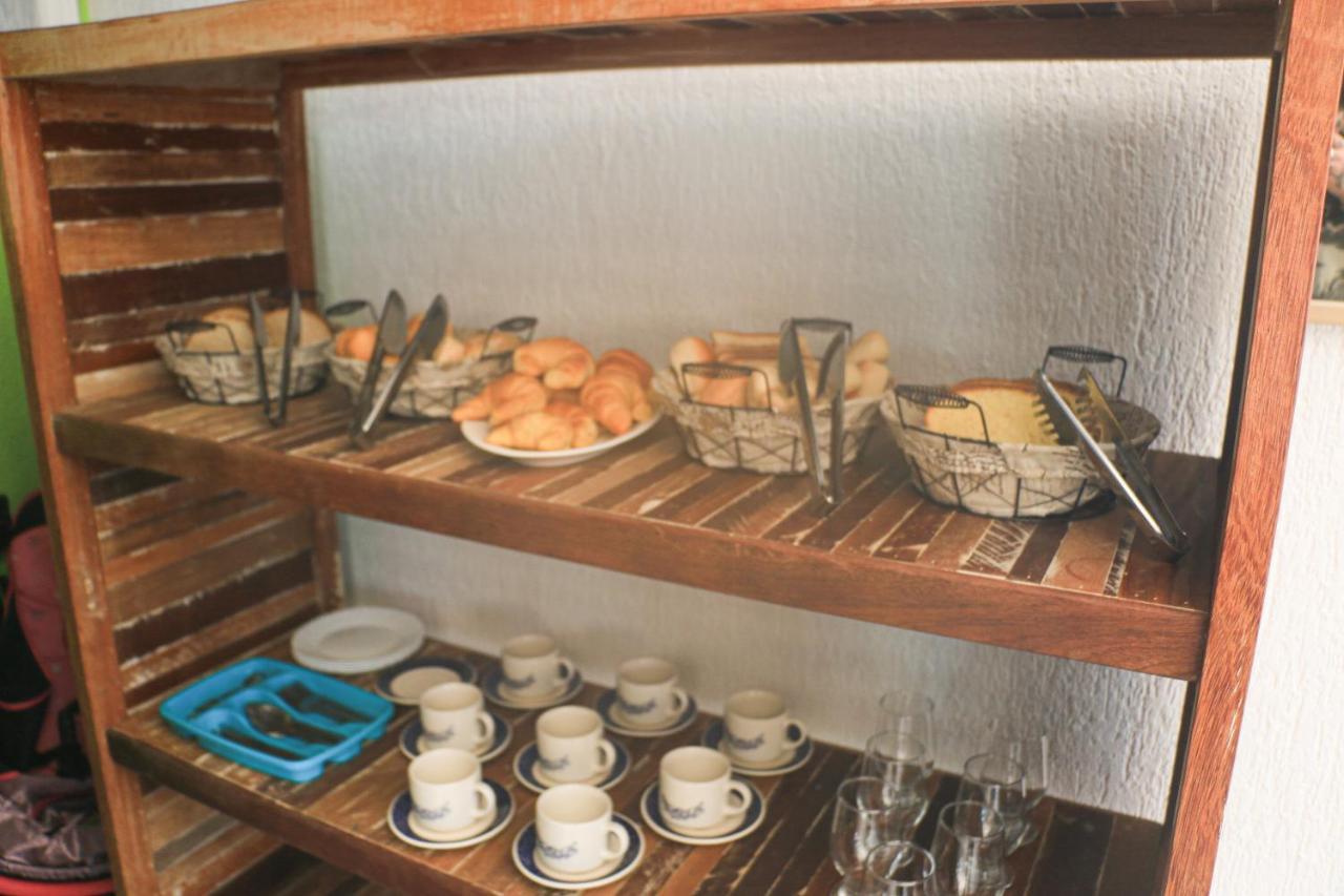 Bliss Hoteis Centro Armacao dos Buzios Luaran gambar A bread and pastry display at a bakery in the Philippines